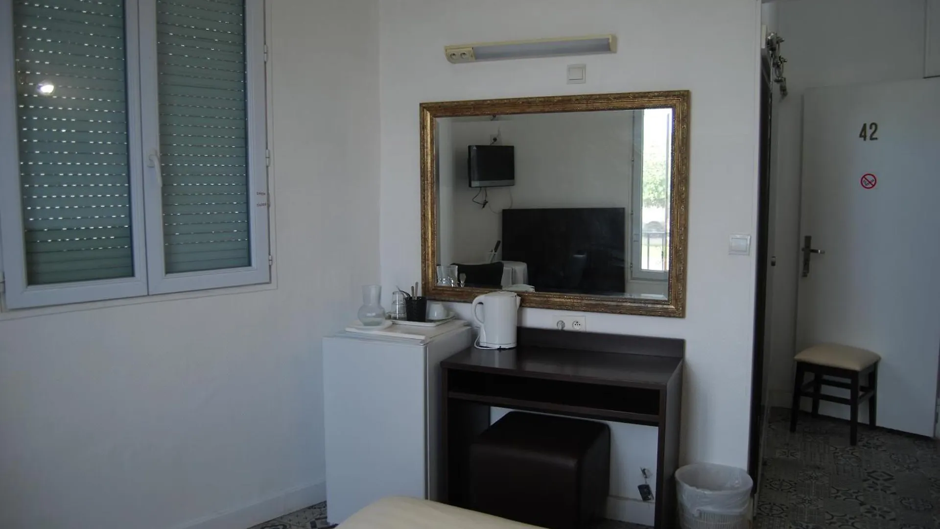 ניס Hotel Azur 2*,  צרפת