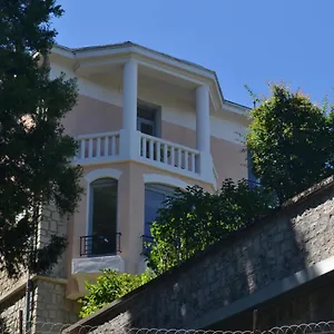 https://appartement-le-bompard-50-m-villa-art-deco.midi-pyreneeshotels.com
